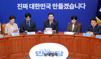 [포토] 최고위 참석한 김병기 민주당 원내대표