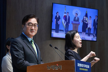 [포토] 산불 보고서 발간 기자회견서 인사말하는 우원식 의장