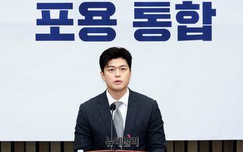 [포토] 의원총회 참석한 김용태 국민의힘 비대위원장