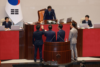 [포토] 대화 나누는 우원식 의장과 여야 원내대표