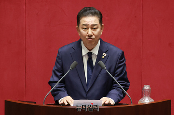 [포토] 당선 인사말 하는 김병기 민주당 원내대표