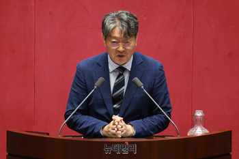 [포토] 본회의서 인사말 하는 이춘석 신임 법사위원장