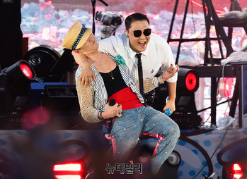 [포토] 지드래곤-싸이 '장난끼 가득'