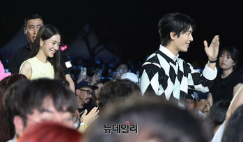 [포토] 입장하는 위하준-박규영