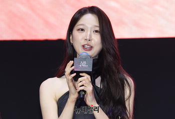 [포토] 인사말하는 김시은