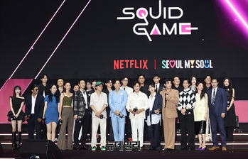 [포토] 서울광장에 모인 오징어게임 주역들
