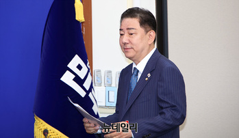 [포토] 최고위 참석하는 김병기 원내대표 