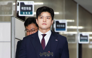 [포토] '퇴임 기자회견' 향하는 김용태 비대위원장 