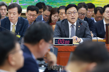 [포토] 답변하는 김병환 금융위원장