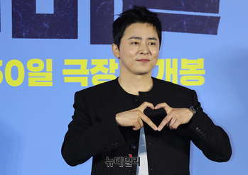 [영상] 조정석, 엑시트-파일럿에 이어 올여름 '좀비딸'로 복귀