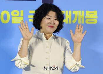 [영상] 밤순 할머니로 스크린 복귀하는 이정은