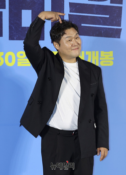 [영상] 좀비딸 윤경호, Z세대 포즈