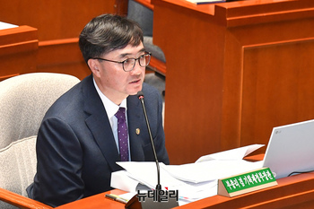 [포토] 답변하는 임기근 기획재정부 2차관