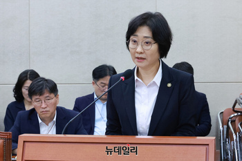 [포토] 인사말 하는 이스란 보건복지부 제1차관