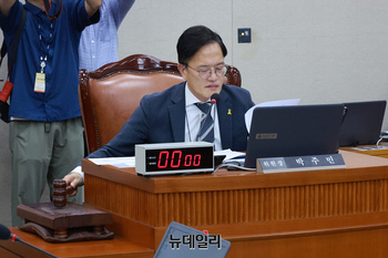 [포토] 의사진행 하는 박주민 국회 보건복지위원장
