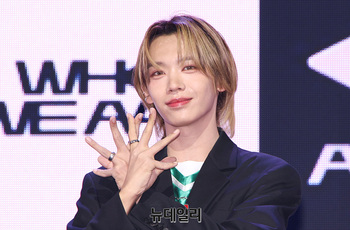 [영상] 포즈 취하는 장슈아이보 