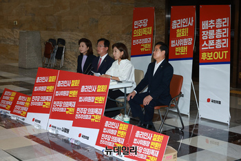 [포토] 대여 견제 행동계획 밝히는 나경원