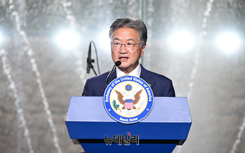 [포토] 미국독립기념일 행사서 기념사하는 조셉 윤 미국대사대리