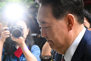 [포토] 9차공판 출석하는 윤석열 전 대통령