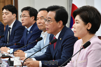 [포토] 비대위 회의 주재하는 송언석