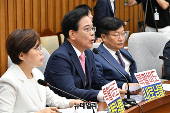 [포토] 원내대책회의서 발언하는 송언석 비대위원장