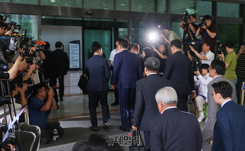 [포토] 특검 향하는 윤석열 전 대통령