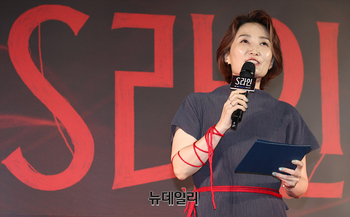 [포토] S라인 출연배우 소개하는 박경림