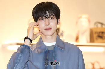 [영상] 백화점에 등장한 에이티즈 윤호