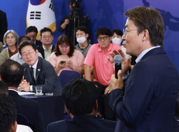 부동산 '6억' 대출 설계자 권대영 사무처장 … 정권 넘나든 '빚 해결사'