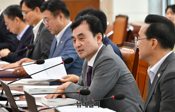 [포토] 기재위서 인사말 하는 안규백 국방부 장관 후보자