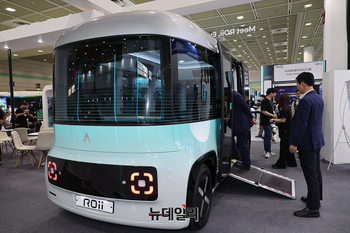 [포토] 2025 자율주행모빌리티산업전, 자율주행셔틀 로이