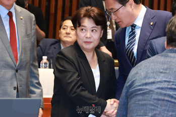 [포토] 의총 찾은 윤희숙 국민의힘 신임 혁신위원장