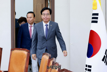 [포토] 회의 참석하는 국민의힘 지도부