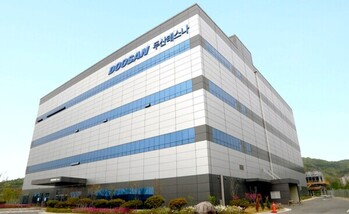 삼성 파운드리 부진에 두산테스나 '휘청'… 갈 길 먼 반도체 승부수