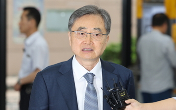 [단독] 조현, '중견 반도체 기업 사외이사·개인 사업자 경력' 청문안서 누락했다 