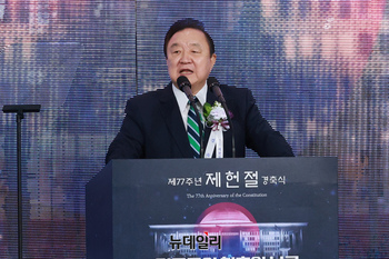 [포토] 제헌질 기념식 참석한 정대철 헌정회장