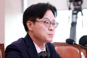 [포토] 답변하는 김정관 산업통상자원부 장관 후보자