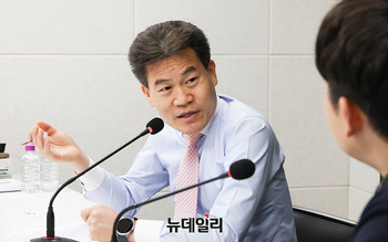 "한동훈 당원 가입 독려 보고 입당 결심 … 민주당 2중대 친한계야 말로 당을 떠나야"