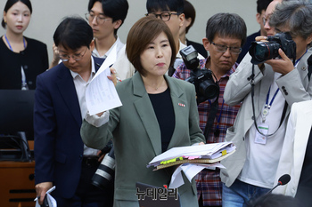 [포토] 자료 관련 항의하는 김미애 국민의힘 의원