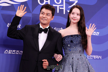[영상] 청룡시리즈어워즈 사회 맡은 전현무-윤아 