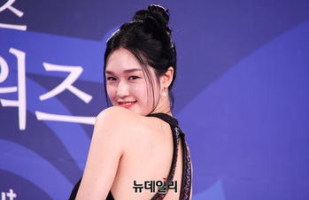 [영상] 이수현 '파격 패션'