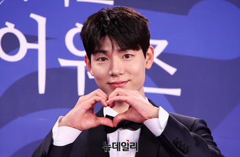 [영상] 배현성 '설레는 아이컨택'