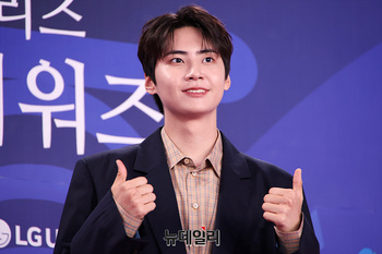 [영상] 레드카펫 선 이진혁 