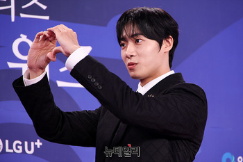 [영상] 추영우 '하트는 이렇게'