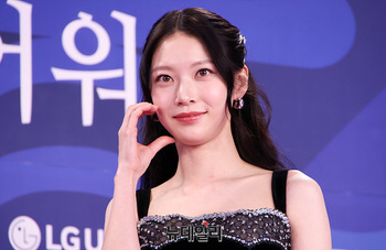 [영상] 포즈 취하는 공승연 