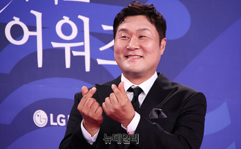 [영상] 윤경호 '반전 매력'