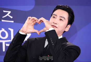 [영상] 이광수 '하트 포즈'