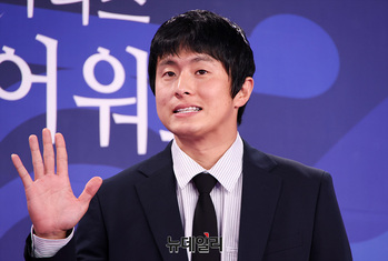 [영상] 청룡어워즈 레드카펫 선 기안84 