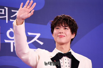 [영상] 팬들 향해 인사하는 박보검 