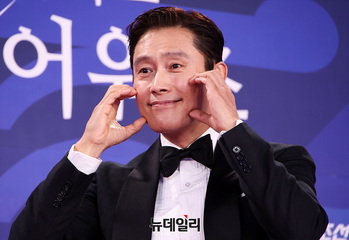 [영상] 이병헌 '프론트맨의 볼하트'